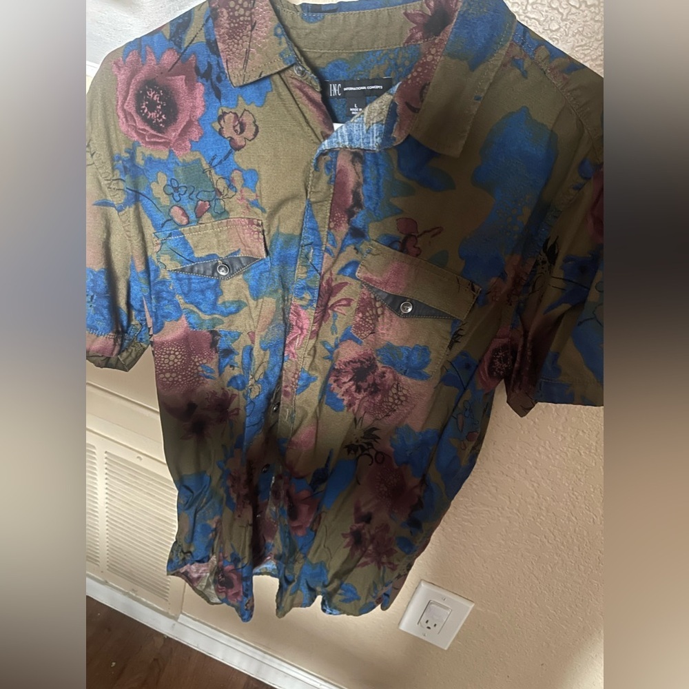 Floral vacation men’s button up large